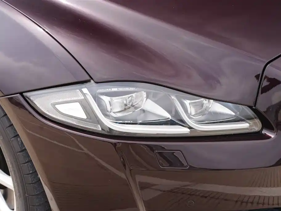 JAGUAR XJ