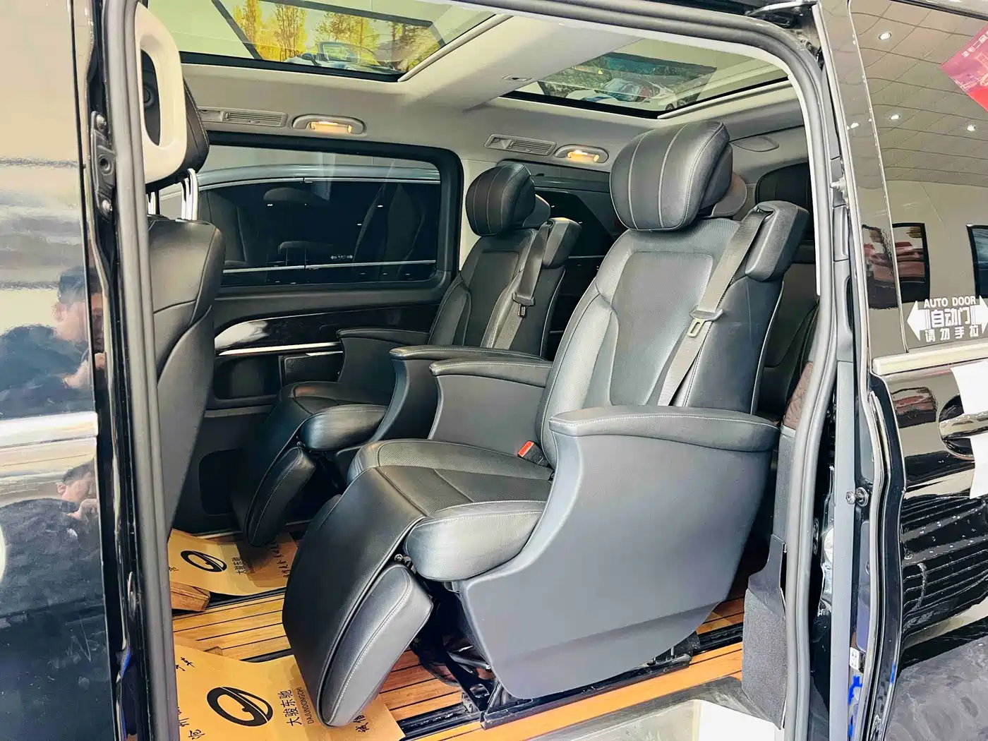 Mercedes-Benz V-Class 2018 V 260 Premium Edition China VI фото 5