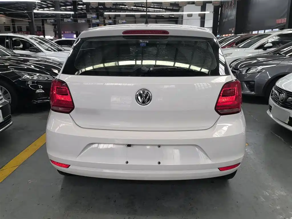 Volkswagen Polo 2016 1.4L Automatic Trend фото 6