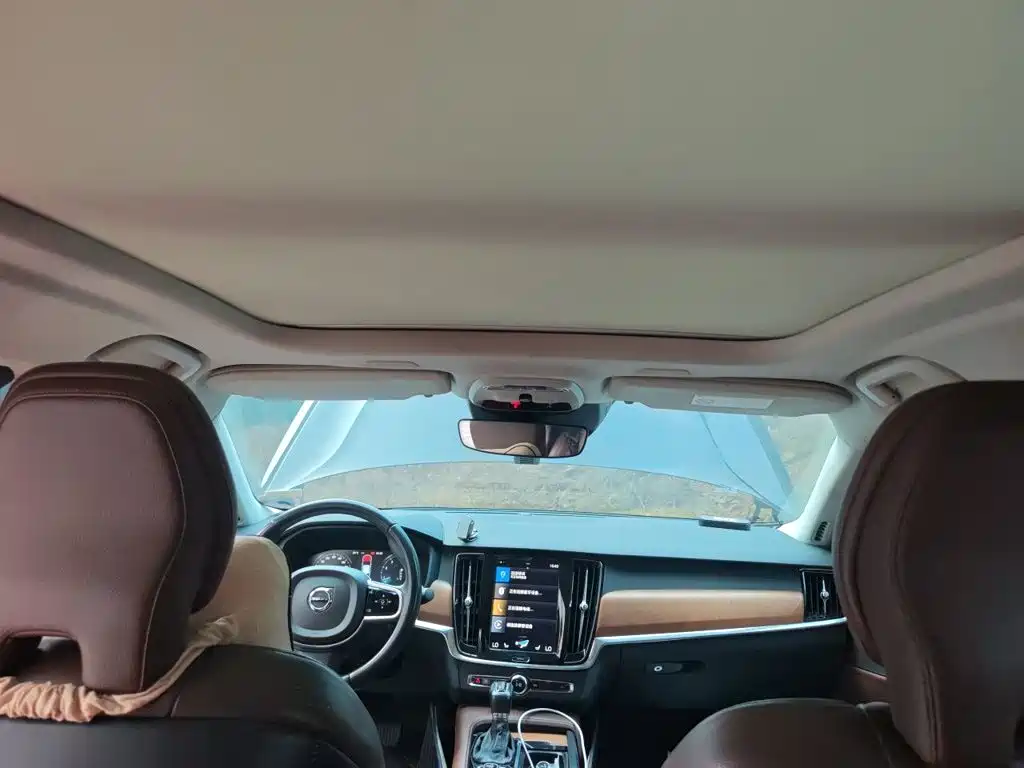 Фото 19 - Volvo S90