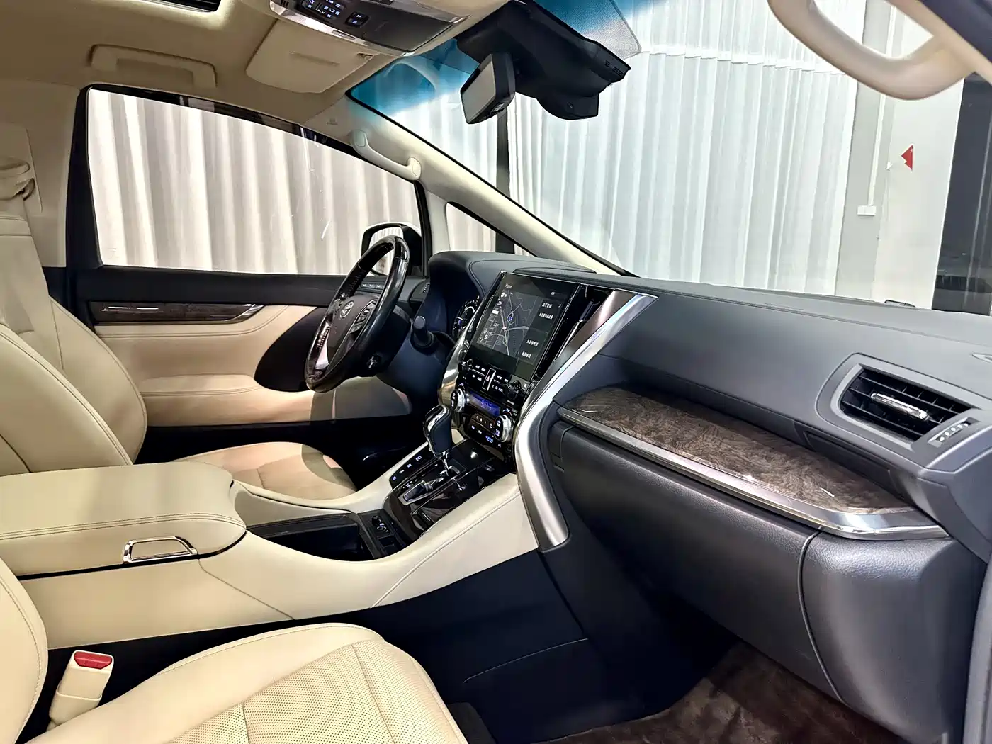 Toyota Vellfire 2021 Crown Hybrid 2.5L HV Premium Edition фото 7