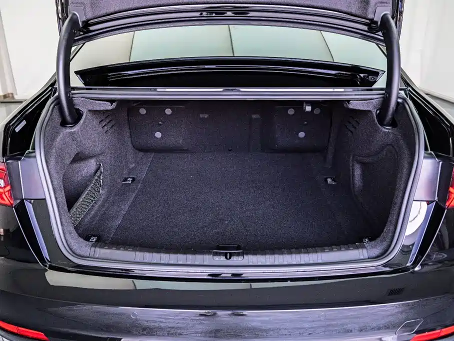 Фото 22 - Audi A6L