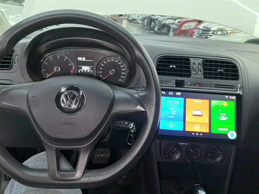 Volkswagen Polo 2016 1.4L Automatic Trend фото 10