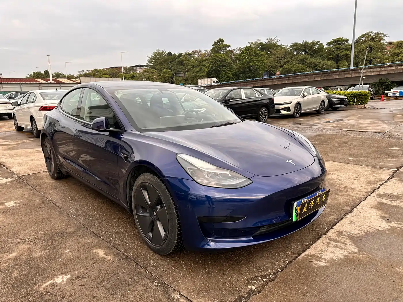 TESLA MODEL 3