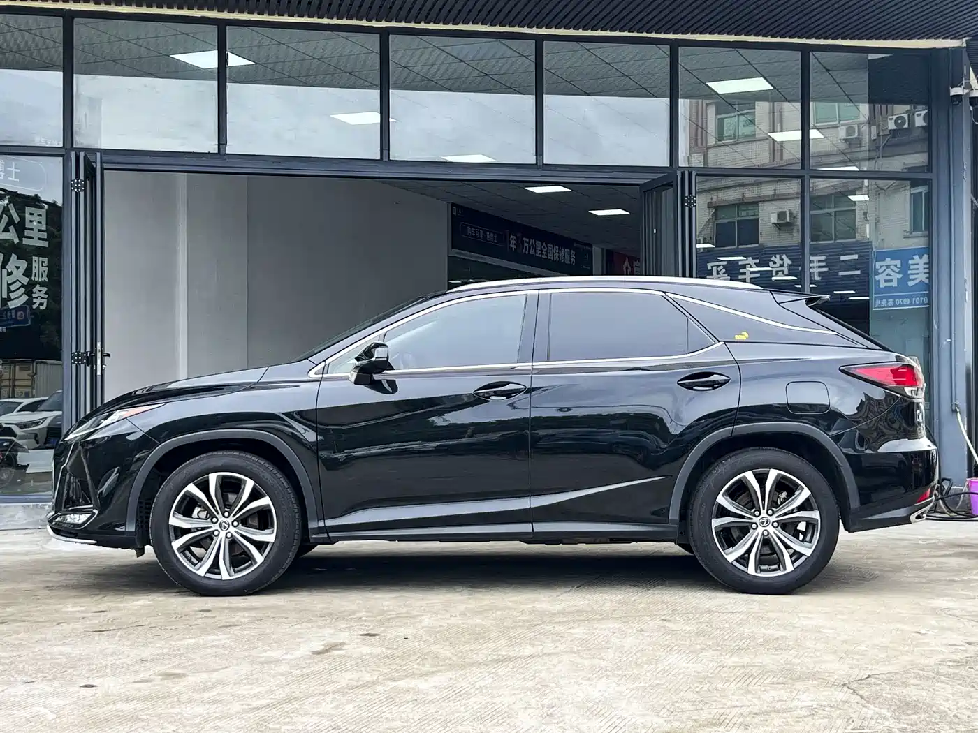 Фото 3 - Lexus RX