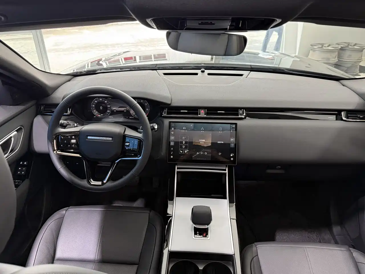 Land Rover Range Rover Velar 2025 S фото 9