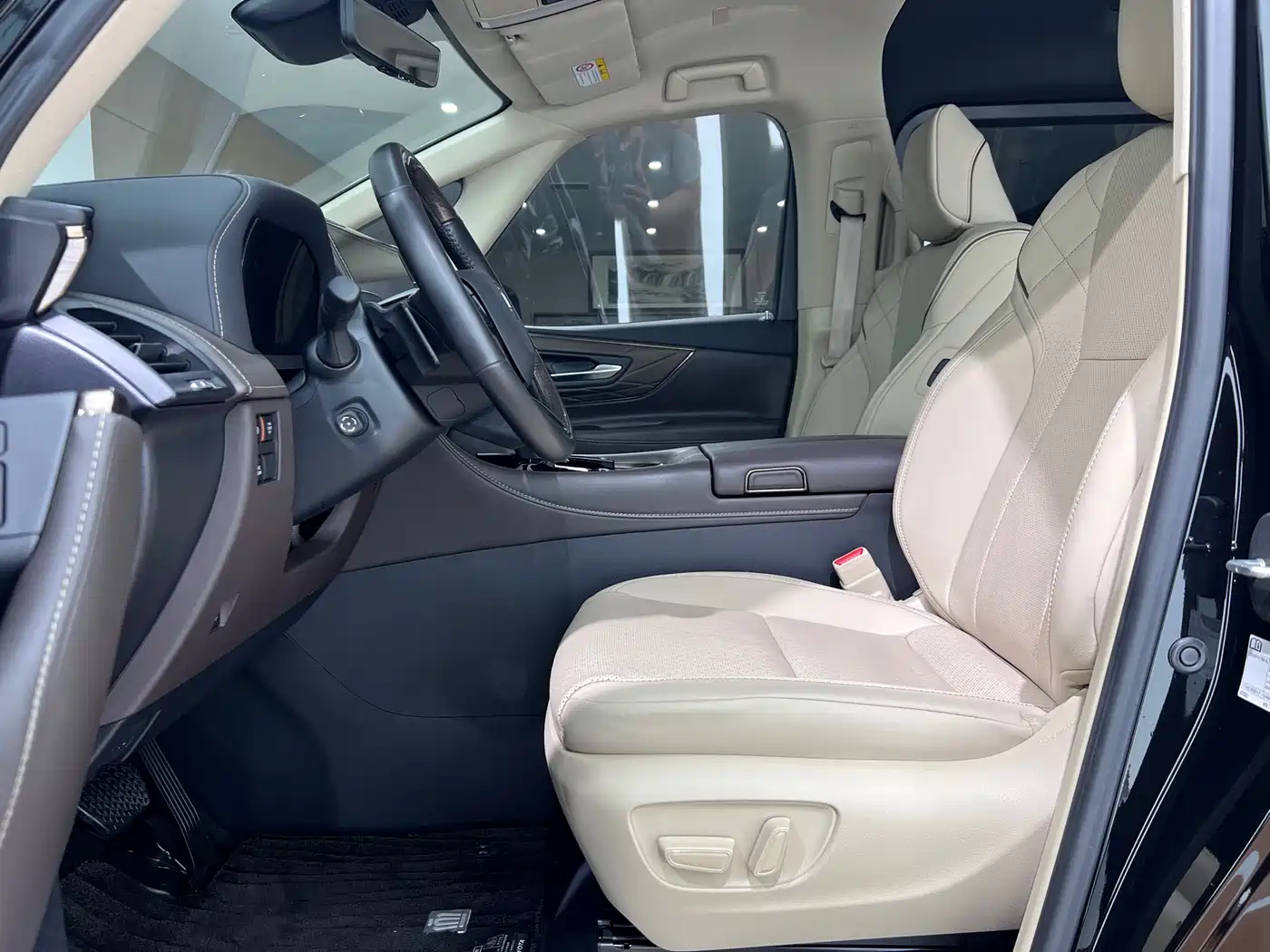 Toyota Vellfire 2024 Crown Hybrid 2.5L Executive Premium Edition фото 14
