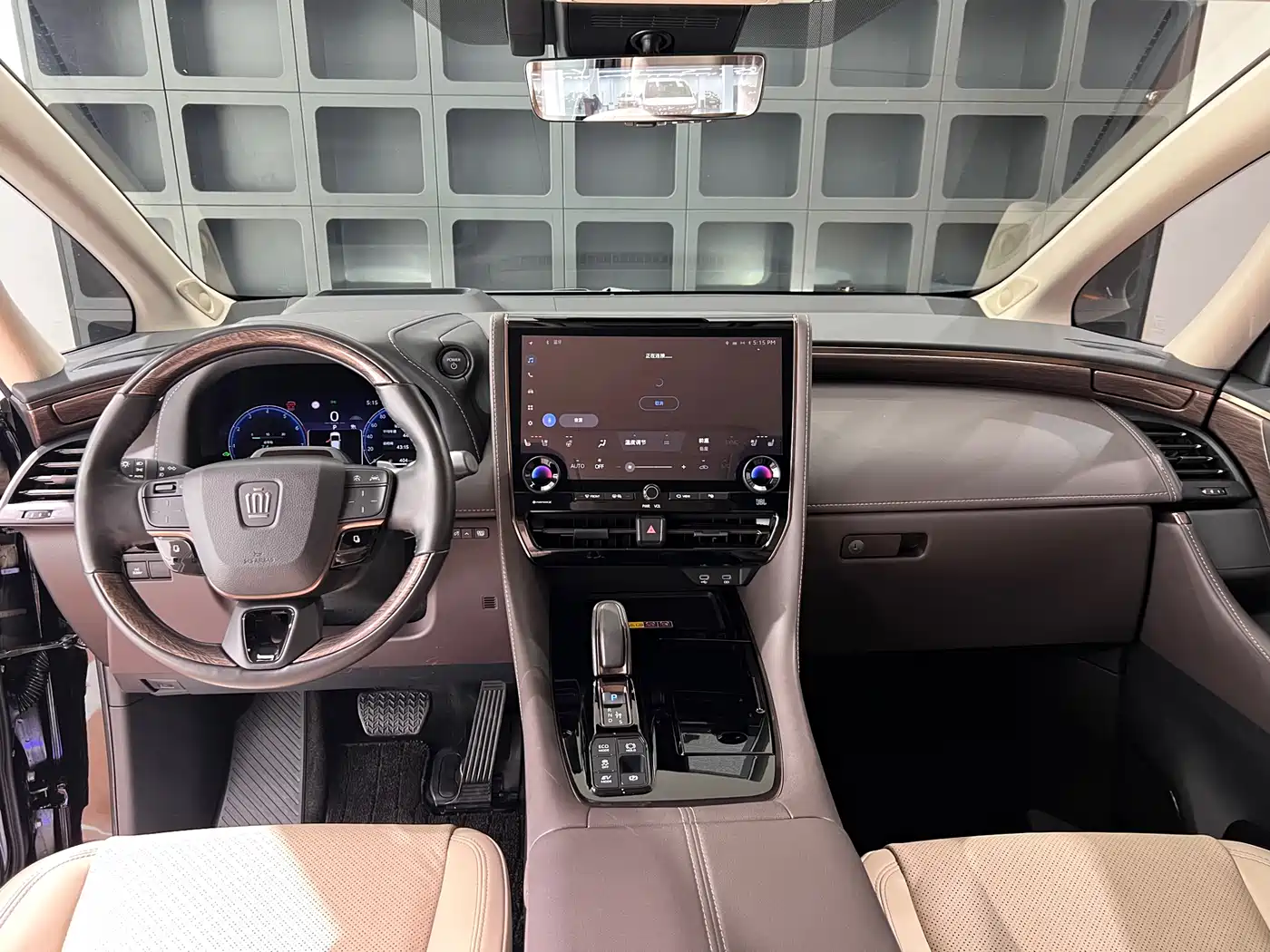 Toyota Vellfire 2024 Crown Hybrid 2.5L Executive Premium Edition фото 28