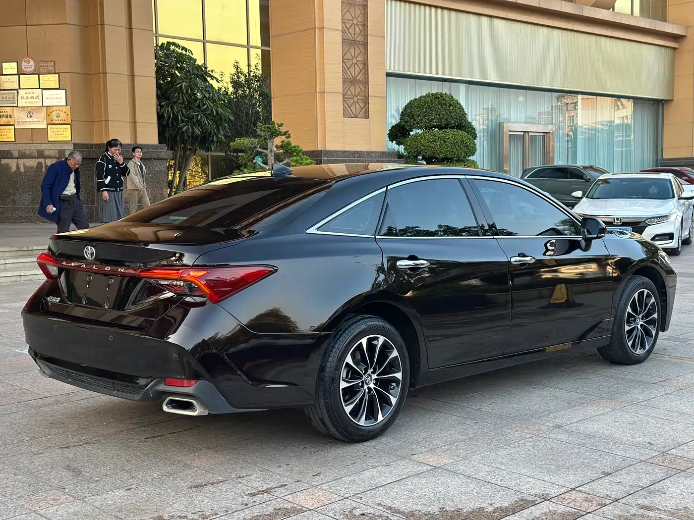 Toyota Avalon 2023 2.0L Luxury Edition фото 4