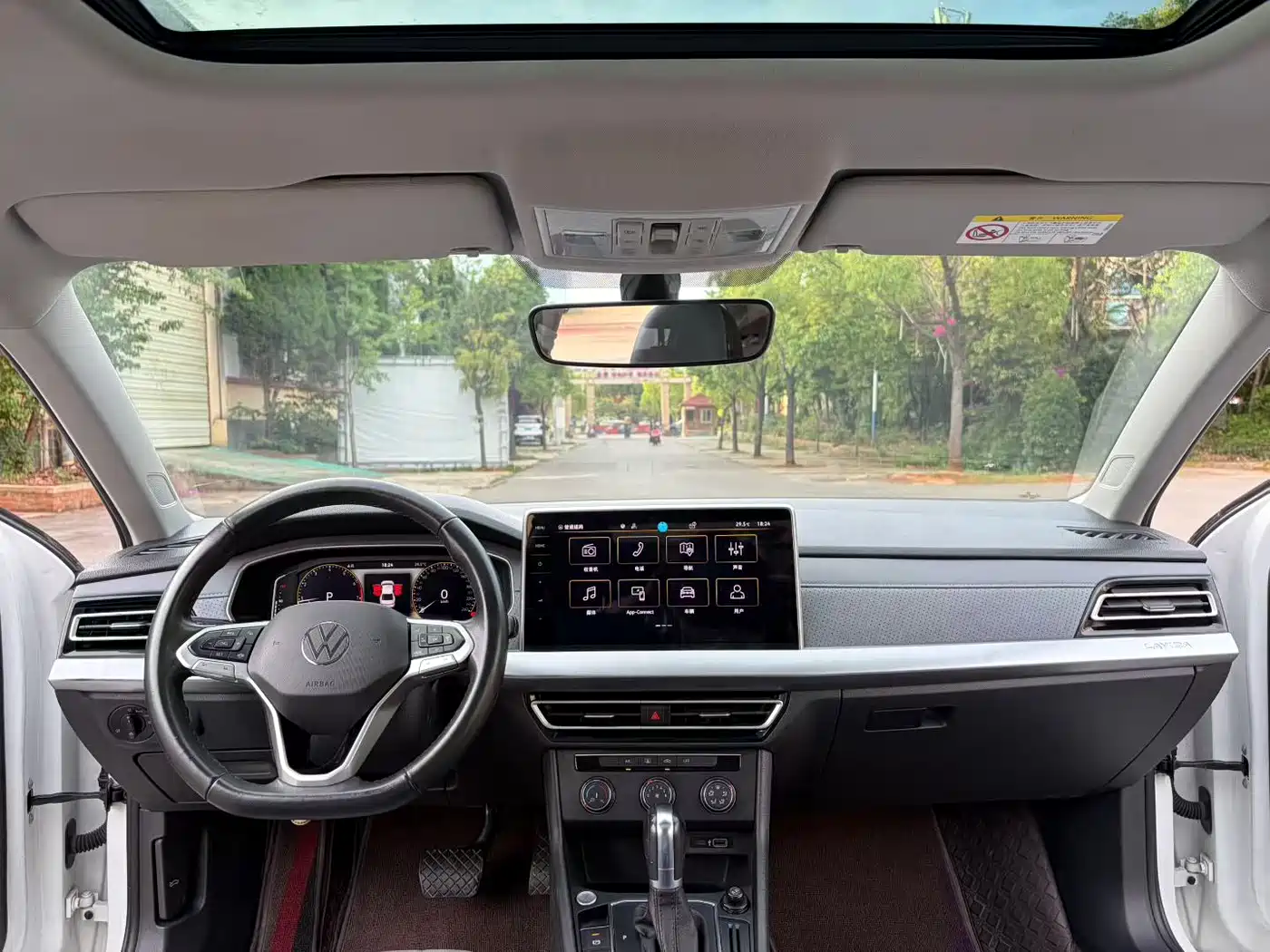 Volkswagen Lavida 2023 Facelift 1.5L Auto Starlight 5 Million Edition фото 5