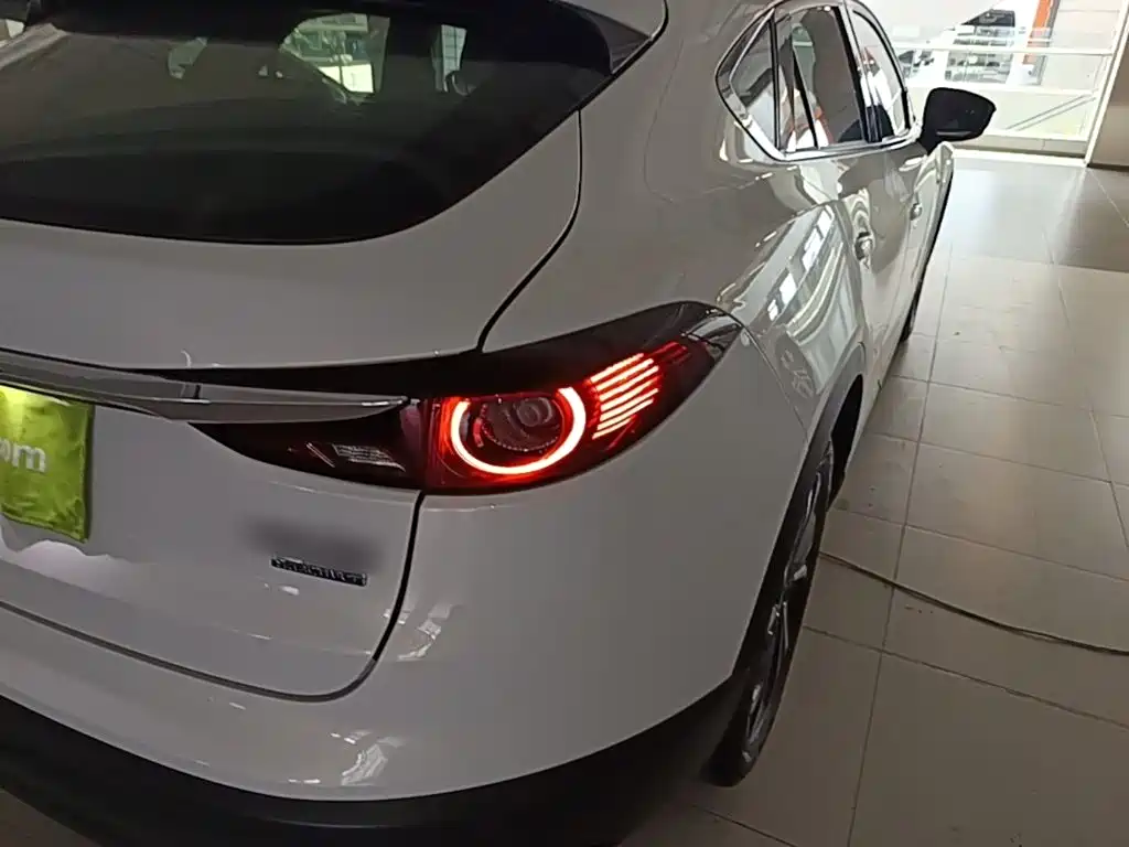 Фото 8 - Mazda CX-4