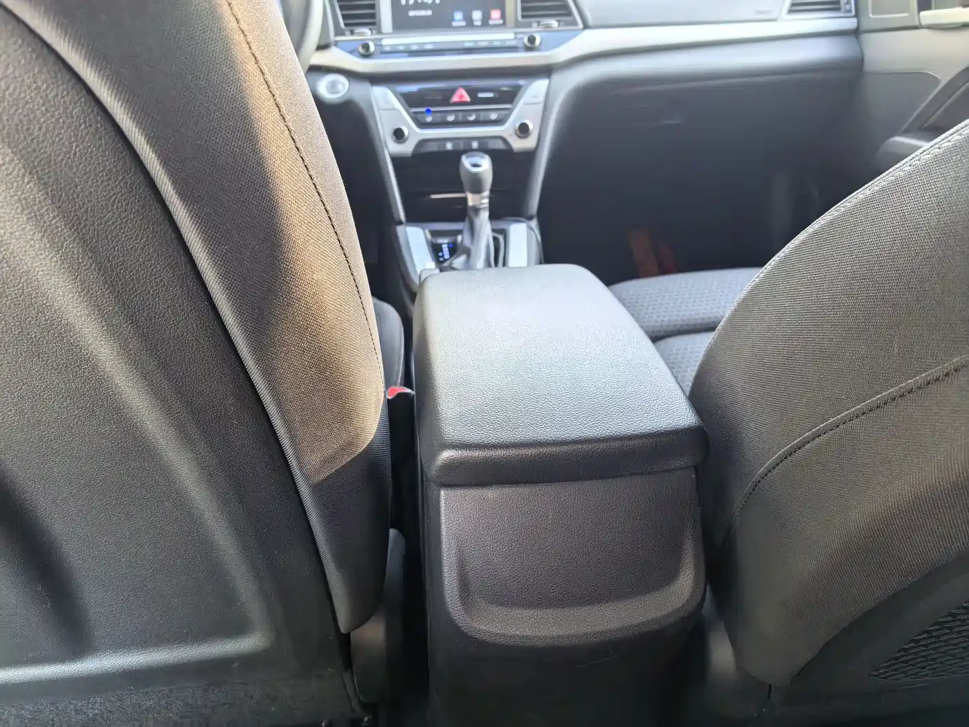 Hyundai Elantra 2018 1.6L Automatic 15th Anniversary Special Edition фото 6