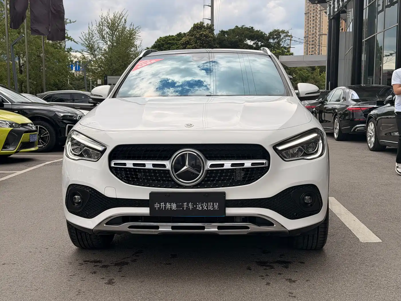 MERCEDES-BENZ GLA