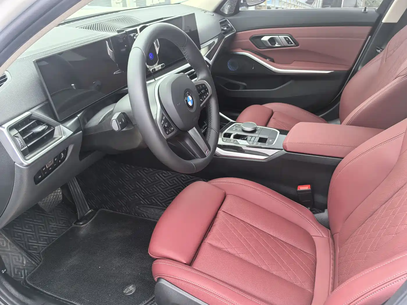 BMW 3 Series 2024 325Li M Sport Package фото 8