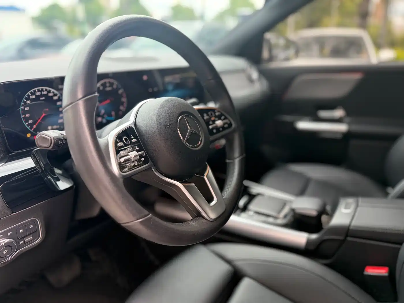 MERCEDES-BENZ GLA