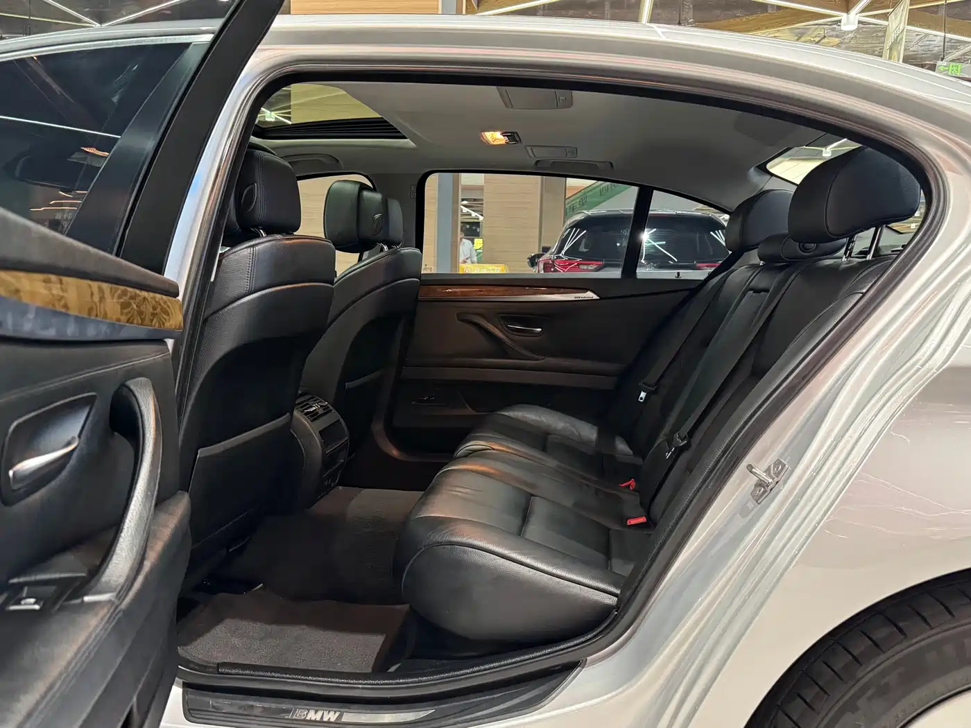 BMW 5 Series 2011 528Li Luxury фото 10