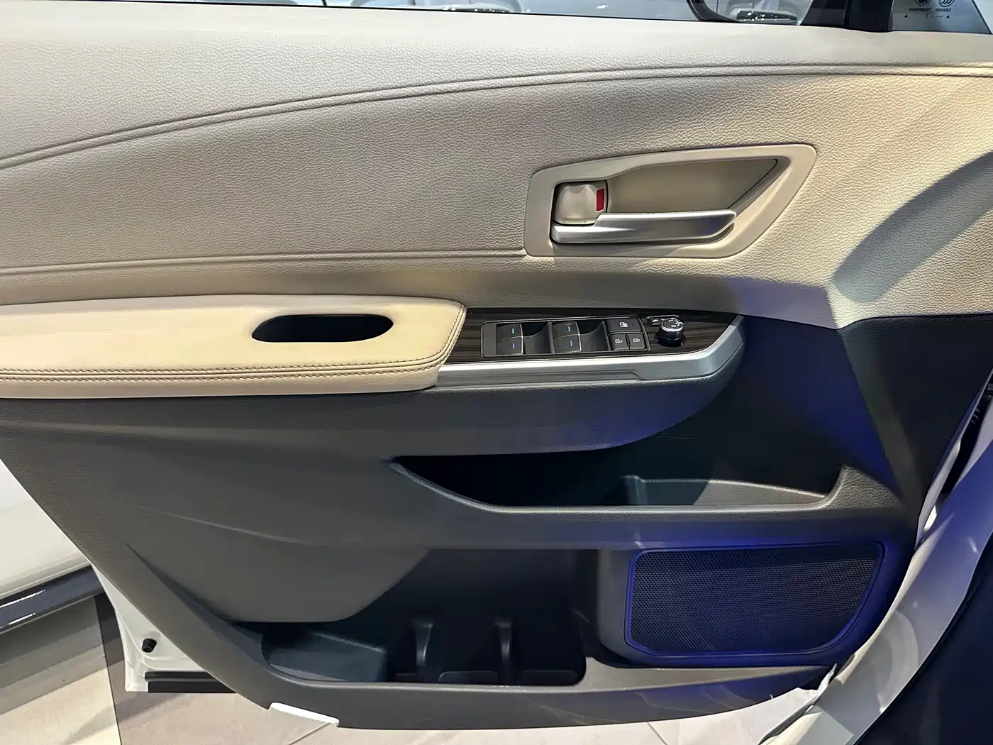 Toyota Sienna 2021 2.5L Hybrid Premium Edition фото 17