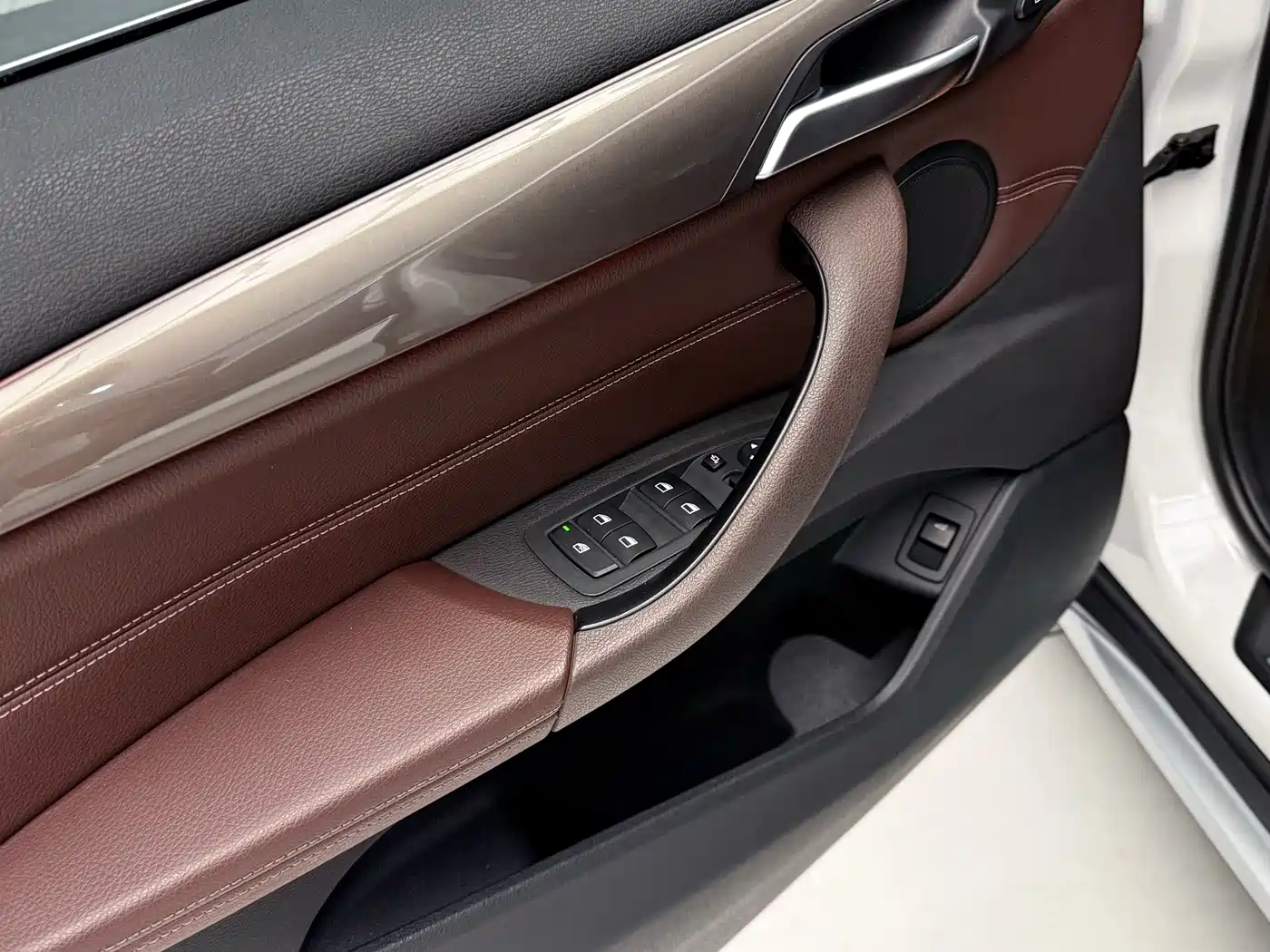 BMW X1 2019 sDrive18Li Premium Model фото 9