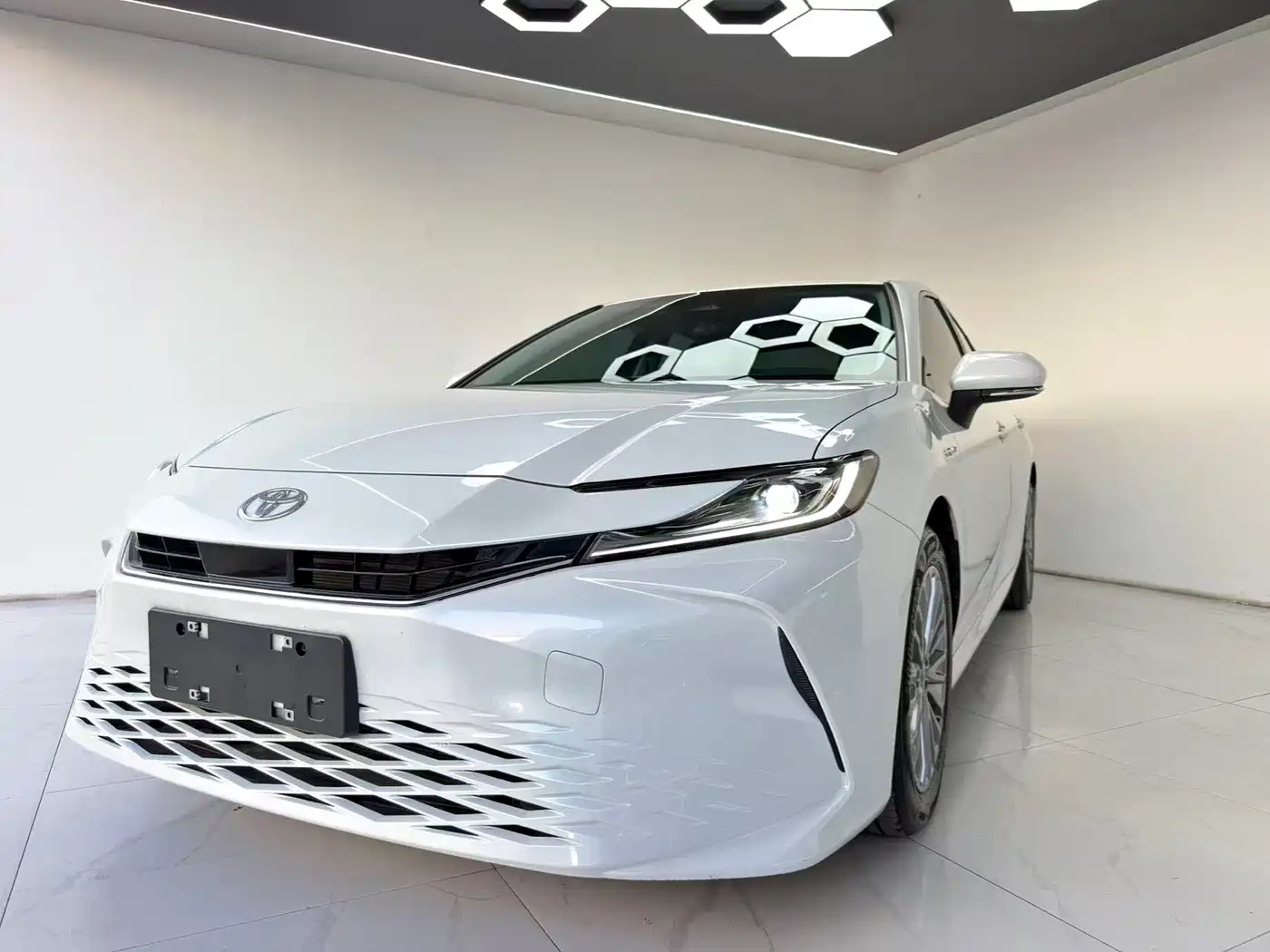 Toyota Camry 2024 Hybrid 2.0HGVP Luxury Edition