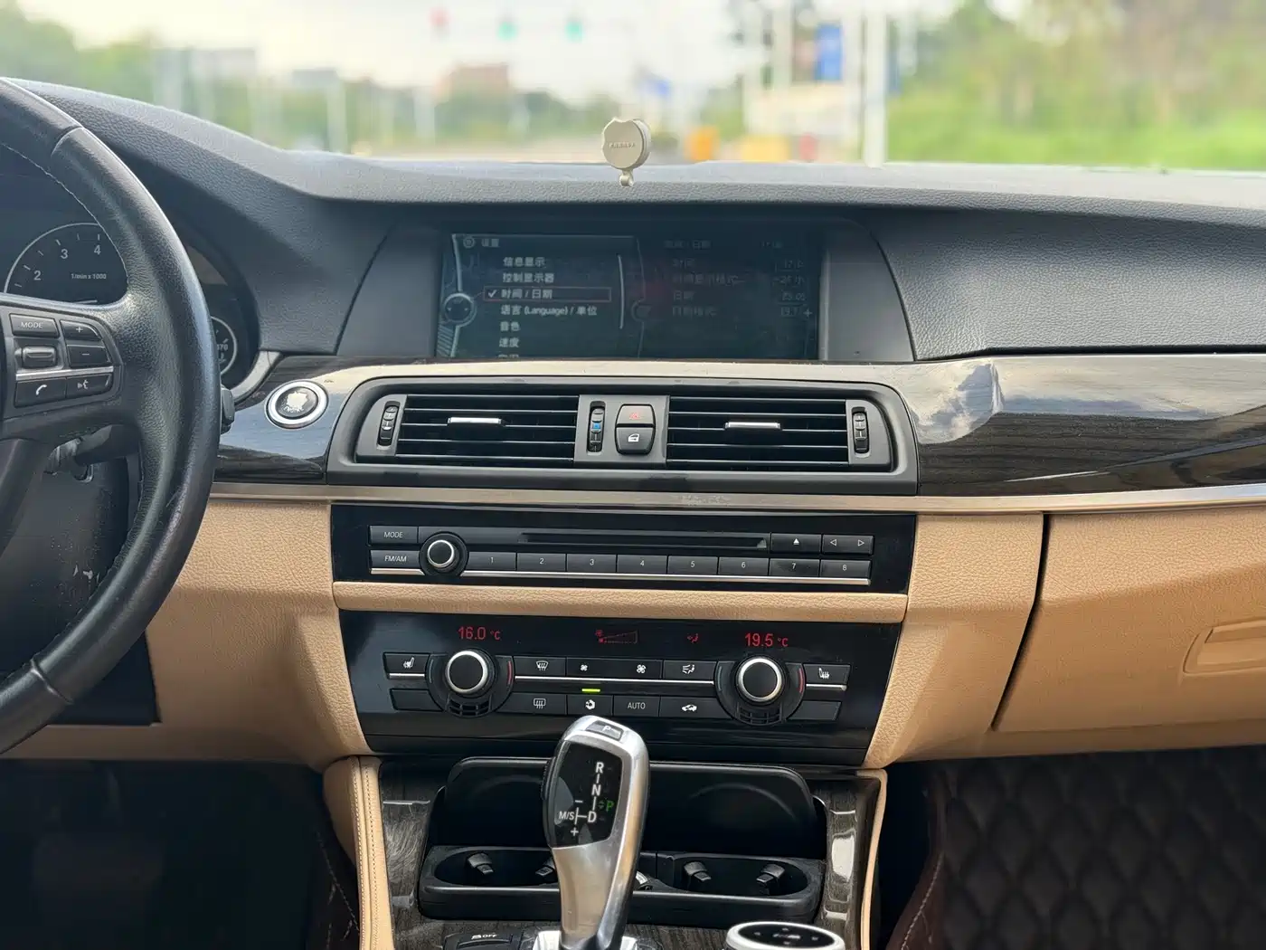 BMW 5 Series 2011 528Li Luxury фото 11