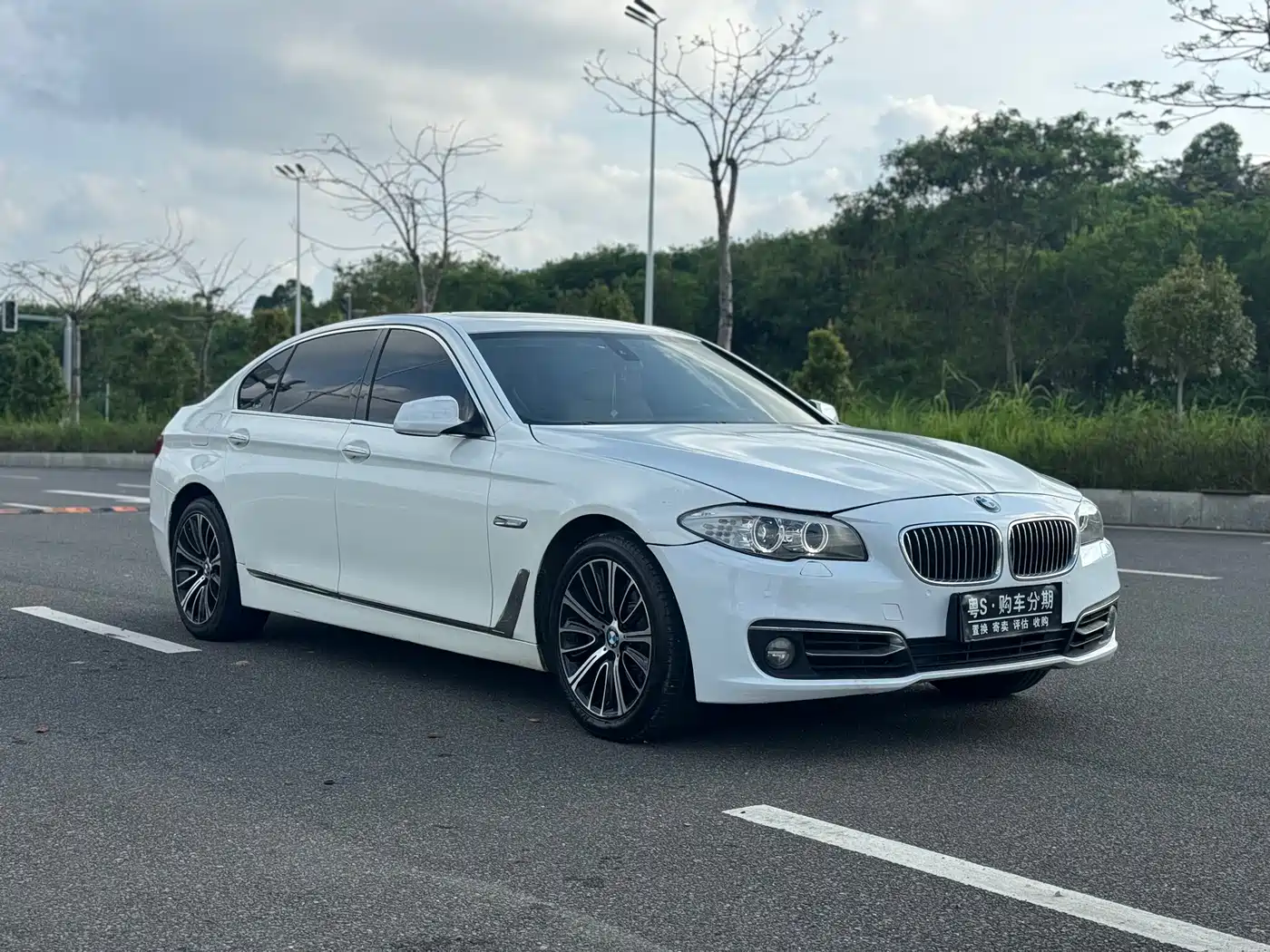 BMW 5 Series 2011 528Li Luxury фото 3