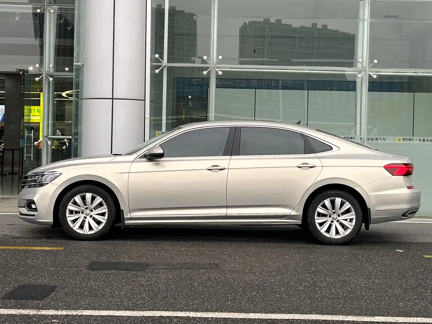 Volkswagen Passat 2019 330TSI Elite Version China VI фото 3