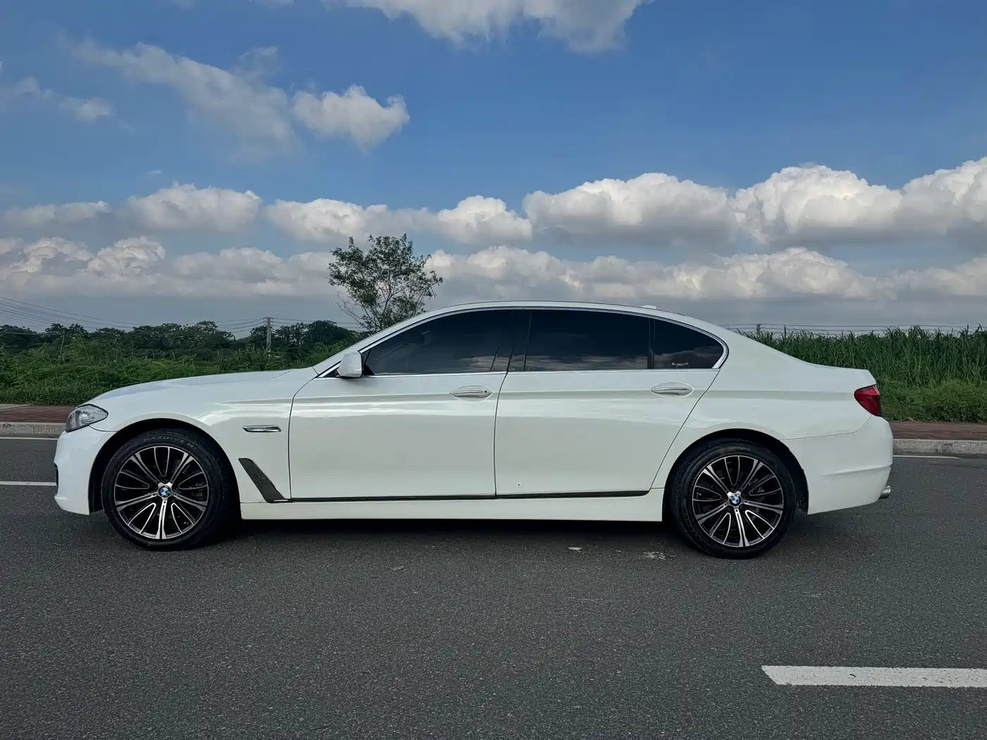 BMW 5 Series 2011 528Li Luxury фото 23