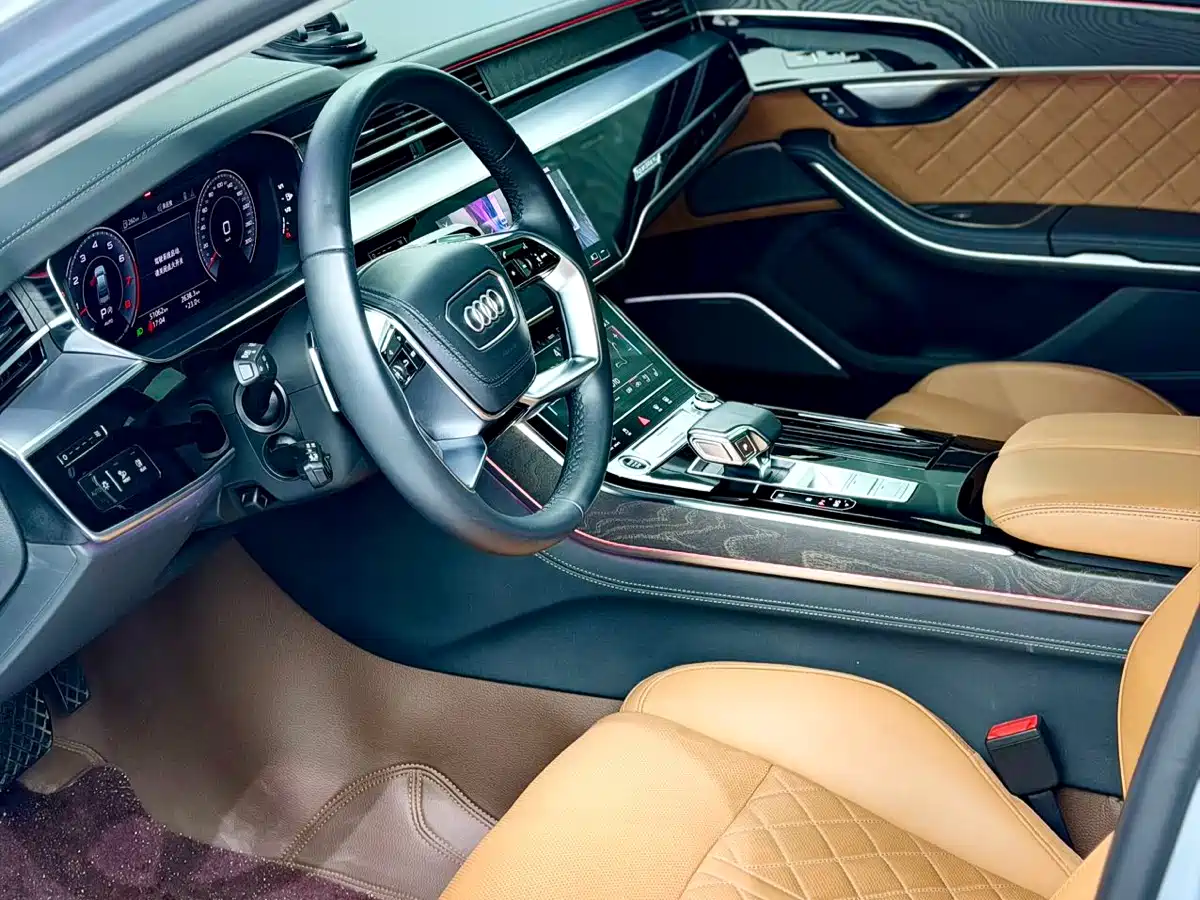 Photo 12 - Audi A8