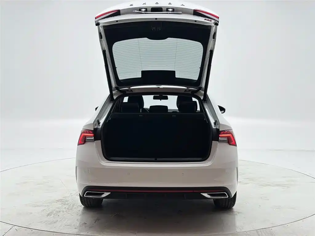 Škoda Octavia 2023 Facelift PRO TSI280 Premium Edition фото 8