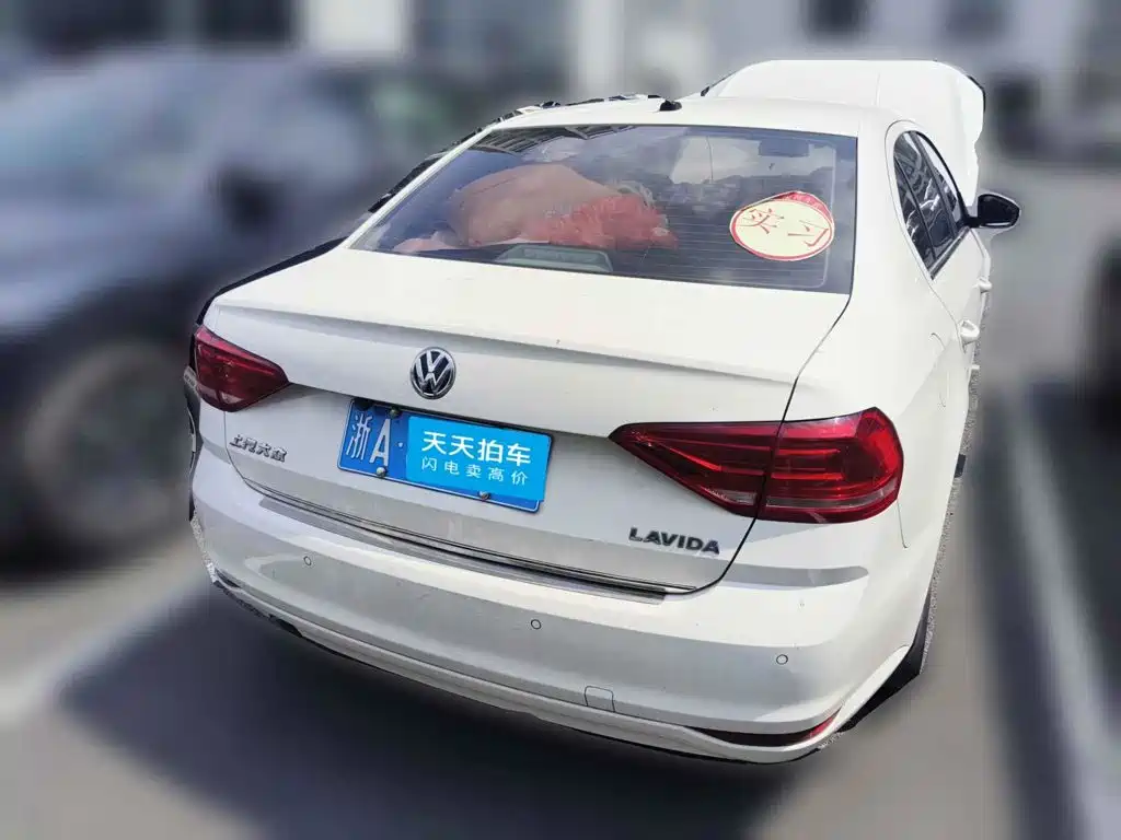 Фото 2 - Volkswagen Lavida