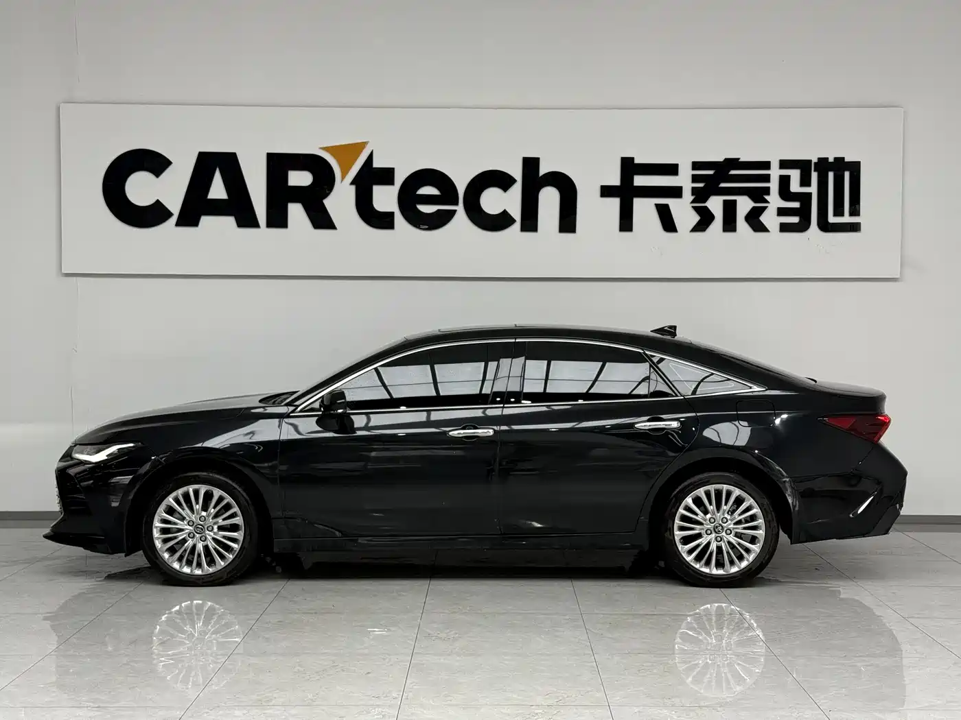 Toyota Avalon 2022 2.0L Luxury Edition фото 3