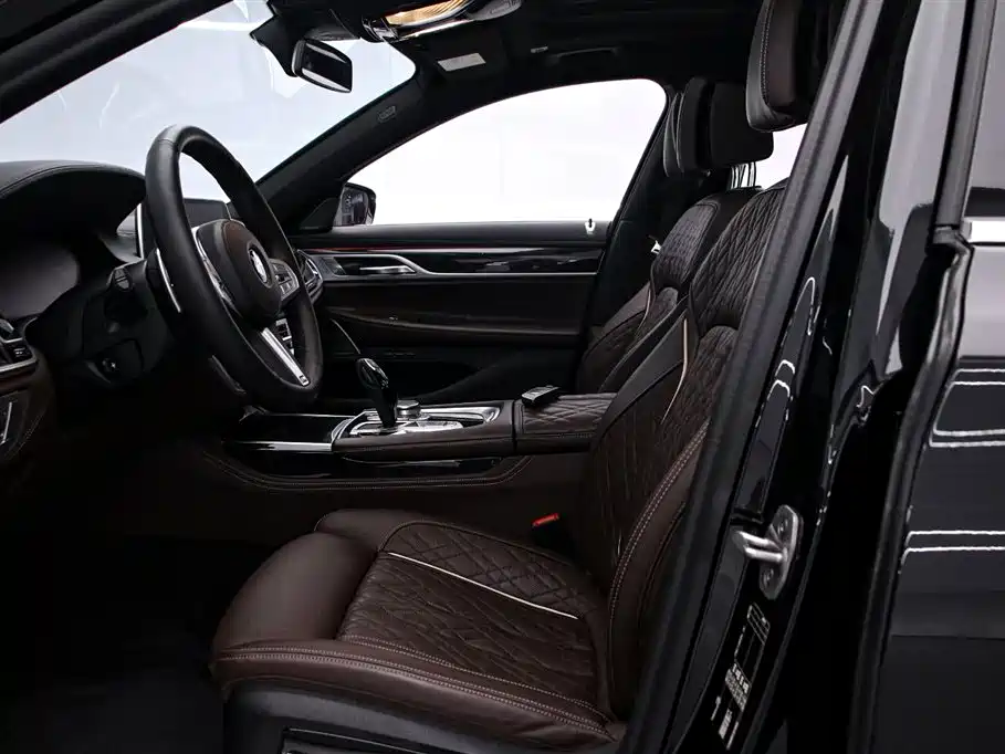 BMW 7 Series 2021 Model 740Li Leading M Sport Package фото 12