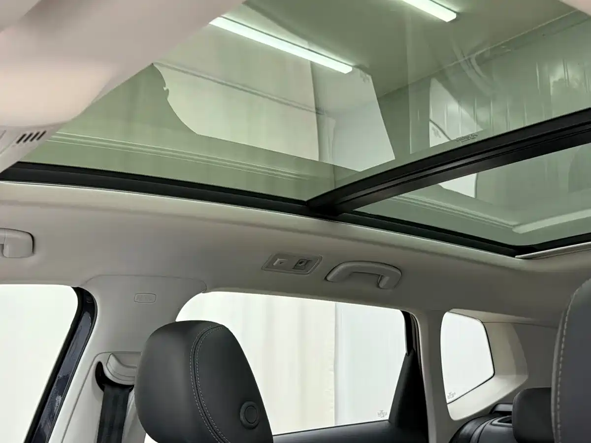 Volkswagen Tharu 2022 280TSI FWD Luxury Edition фото 12
