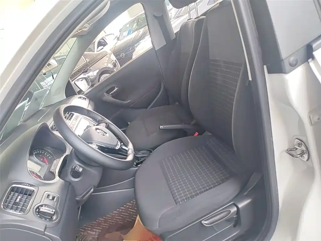 Volkswagen Polo 2018 1.5L Auto Comfort фото 15
