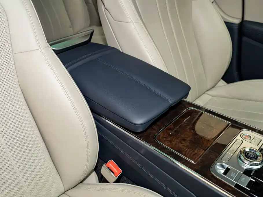 Photo 17 - Bentley Flying Spur