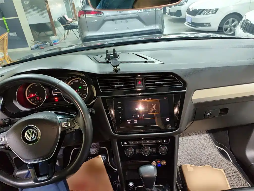 Volkswagen Tiguan L 2019 Facelift 330TSI Auto 2WD Smart Luxury China VI фото 10