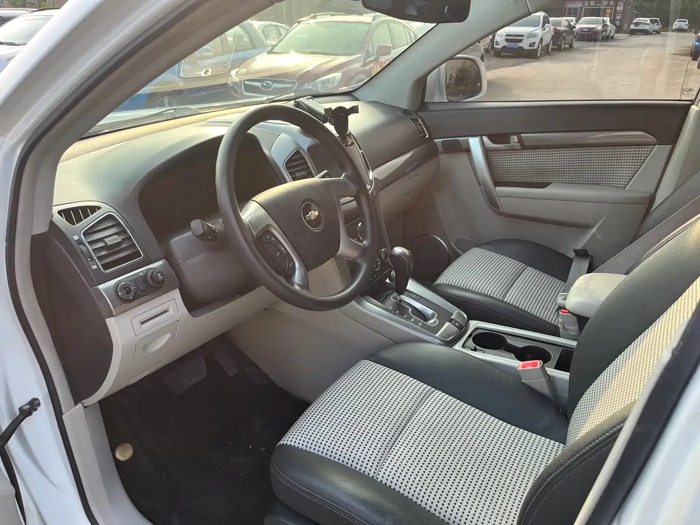 Chevrolet Captiva 2012 Model 2.4L 2WD Urban Edition 5-Seater фото 9