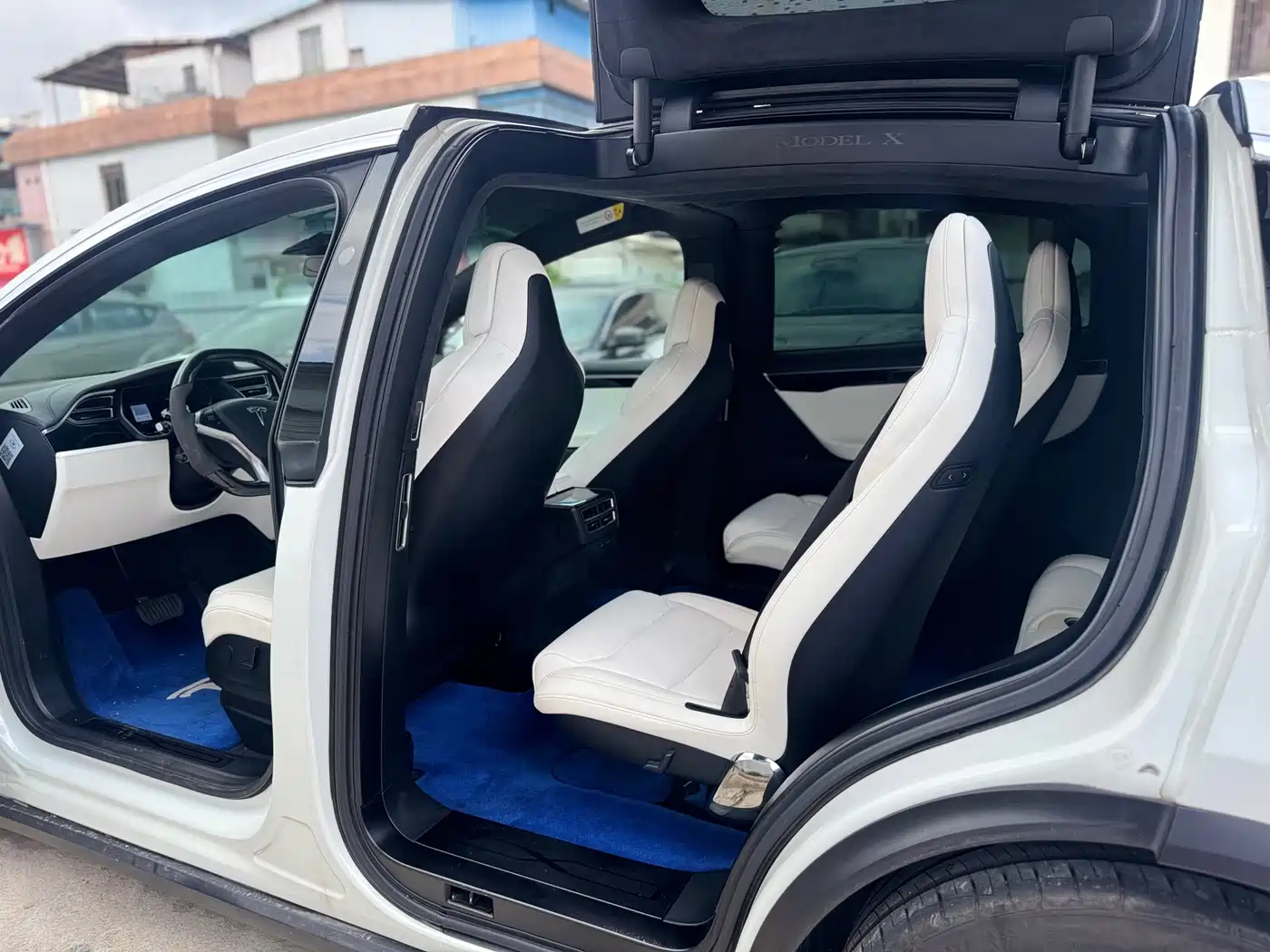 TESLA MODEL X