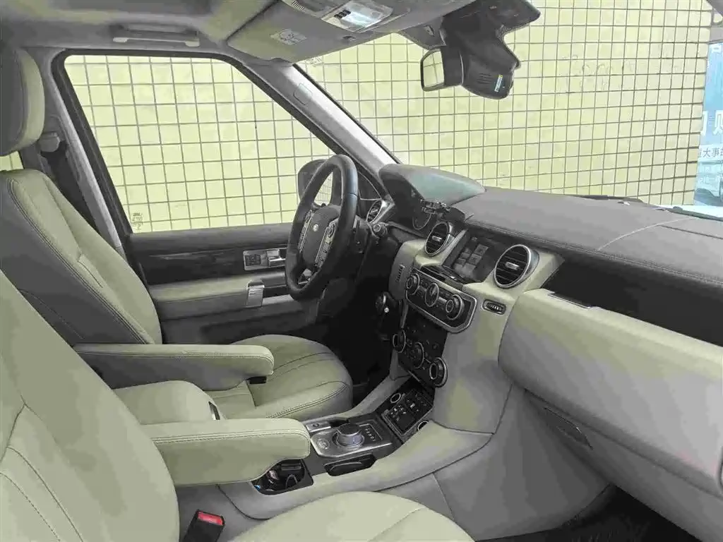 Land Rover Discovery 2014 3.0 SDV6 HSE Diesel фото 11