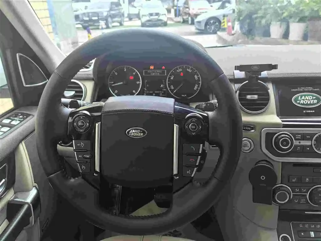 Land Rover Discovery 2014 3.0 SDV6 HSE Diesel фото 9