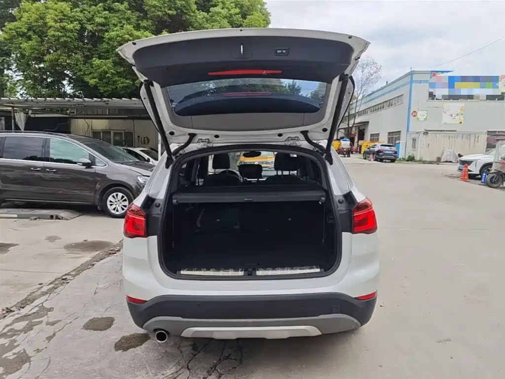 BMW X1 2018 sDrive18Li Premium Model фото 19