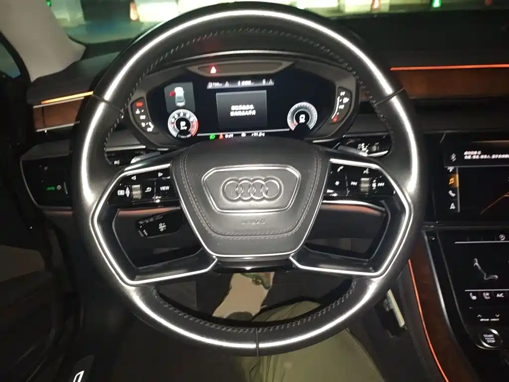 Фото 3 - Audi A8