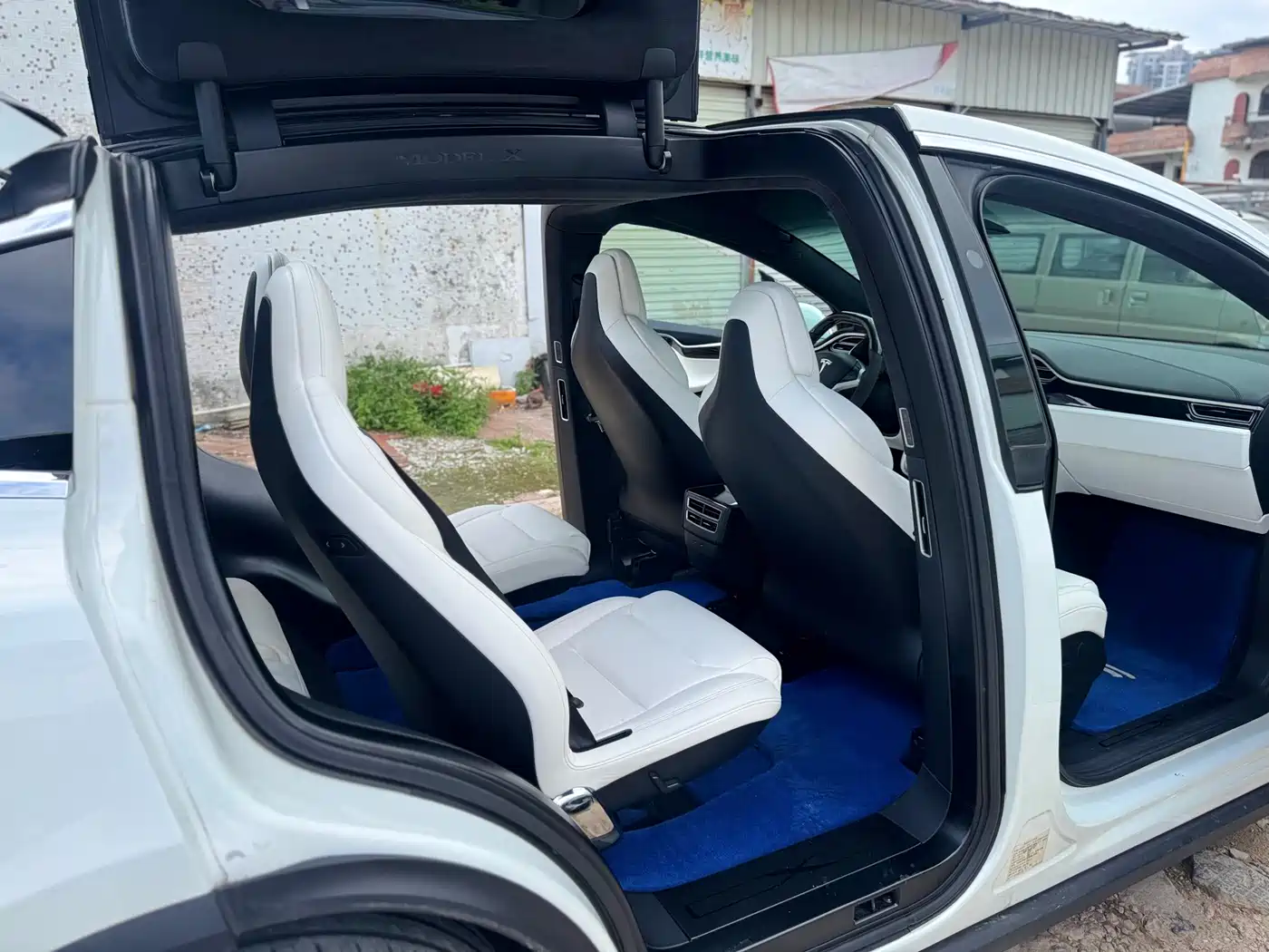 TESLA MODEL X