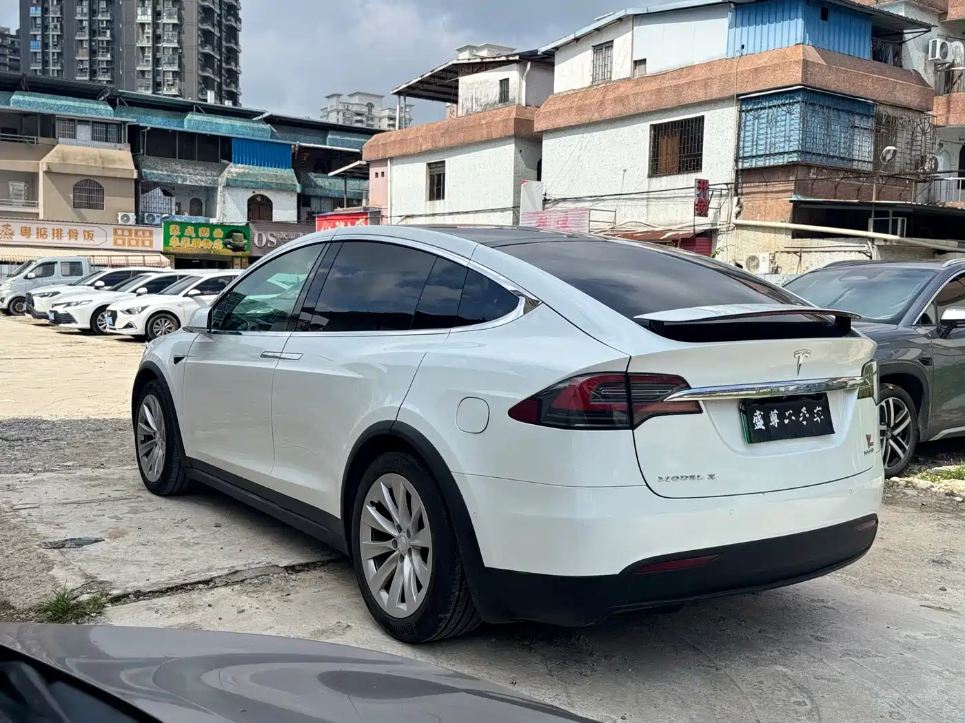 TESLA MODEL X
