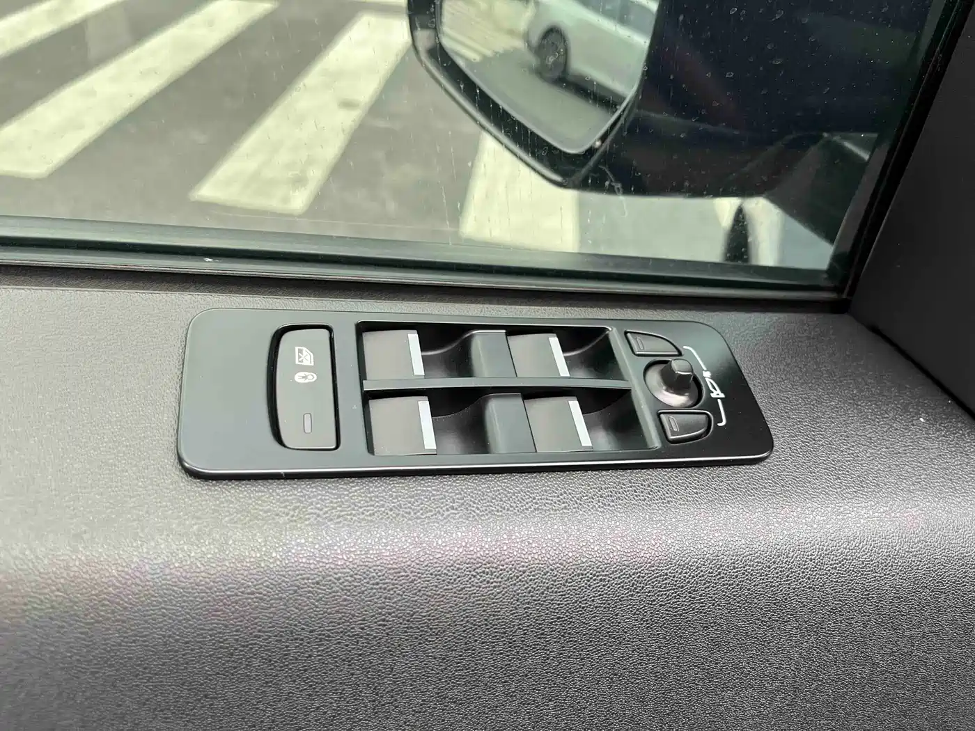 LAND ROVER DISCOVER SPORTS