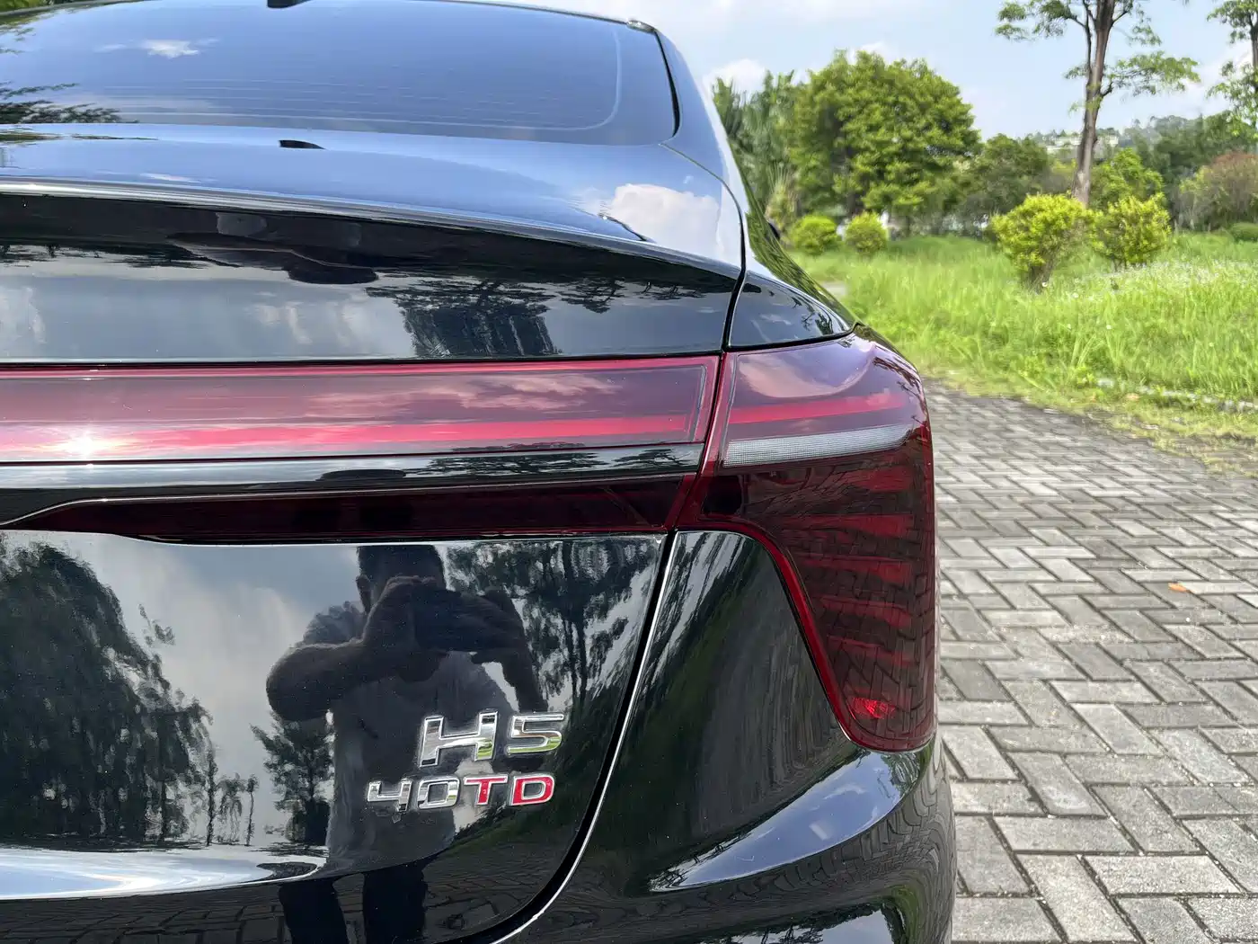 Фото 9 - Hongqi H5