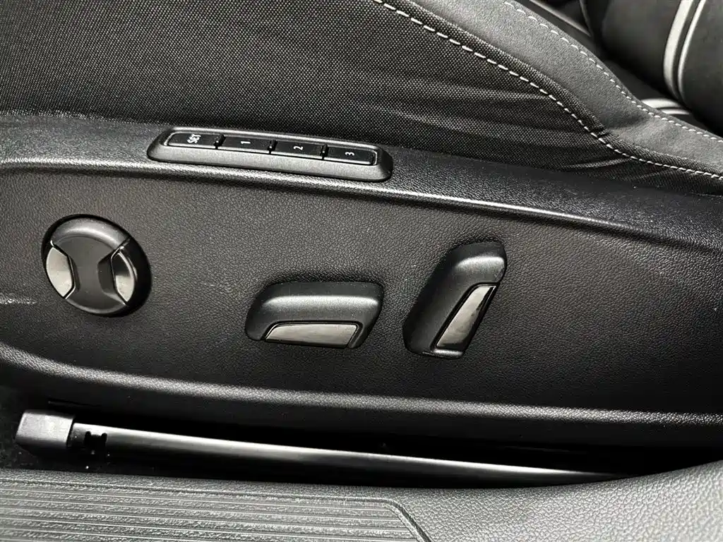 Volkswagen Golf 2021 280TSI DSG R-Line фото 17