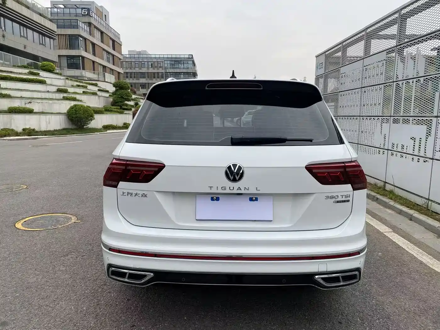 Volkswagen Tiguan L 2022 380TSI Automatic 4WD R-Line Cross Edition 7-Seater фото 6