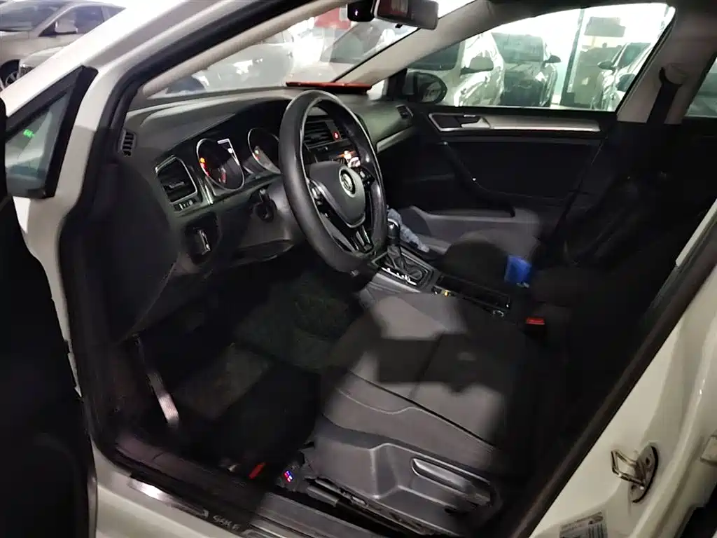 Volkswagen Golf 2020 200TSI DSG Comfort Progressive Edition фото 15
