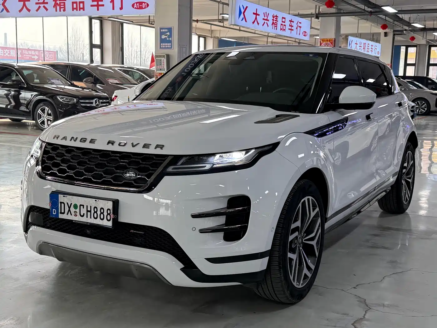 Land Rover Range Rover Evoque 2023 Range Rover Evoque L 249PS Premium Luxury Edition фото 4